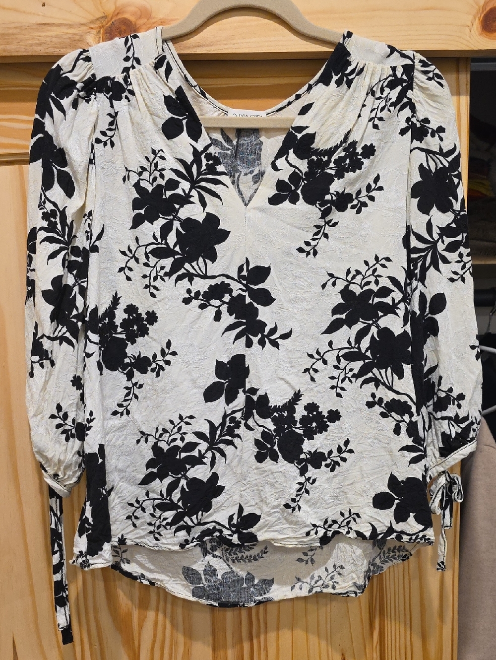 3/4 Sleeve Jacquard Floral Blouse